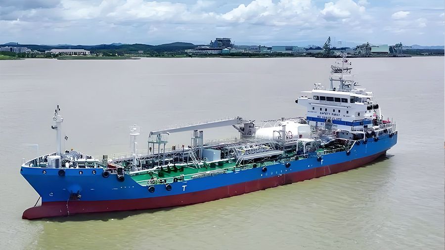 7,999 DWT Fuel Tanker